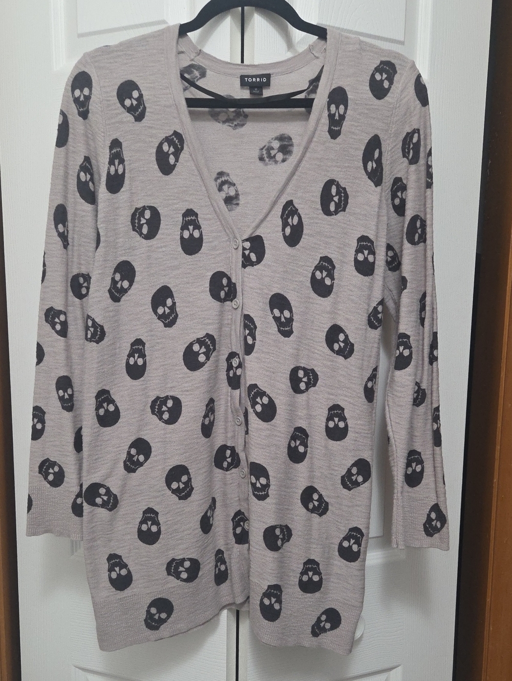 torrid Grey Size 0 Button-Front Cardigan with Black Skull Print